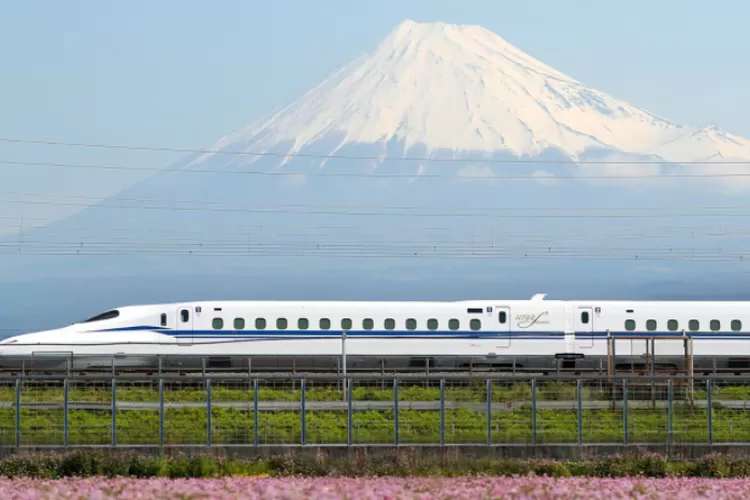 The History of the Iconic Shinkansen Train, the Bullet Train that Becomes a Shining Symbol of Japan’s Technological Development